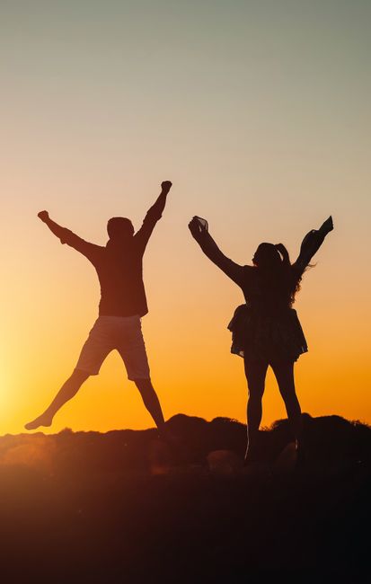 Silhouettes of people jumping at sunset in Bursa, reflecting happiness and freedom.